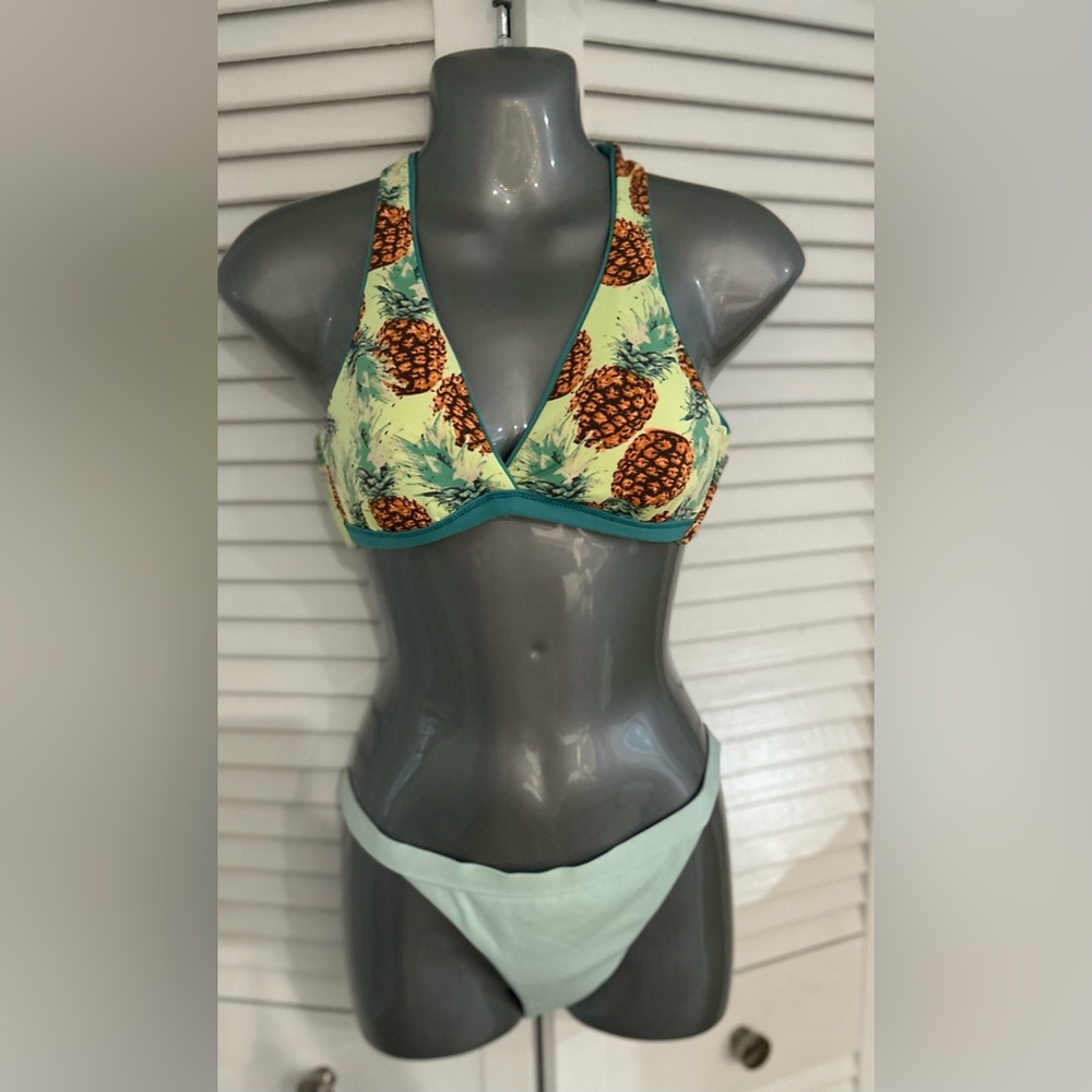Maaji reversible bikini top size small-fun pineapple pattern vs solid aqua sage
